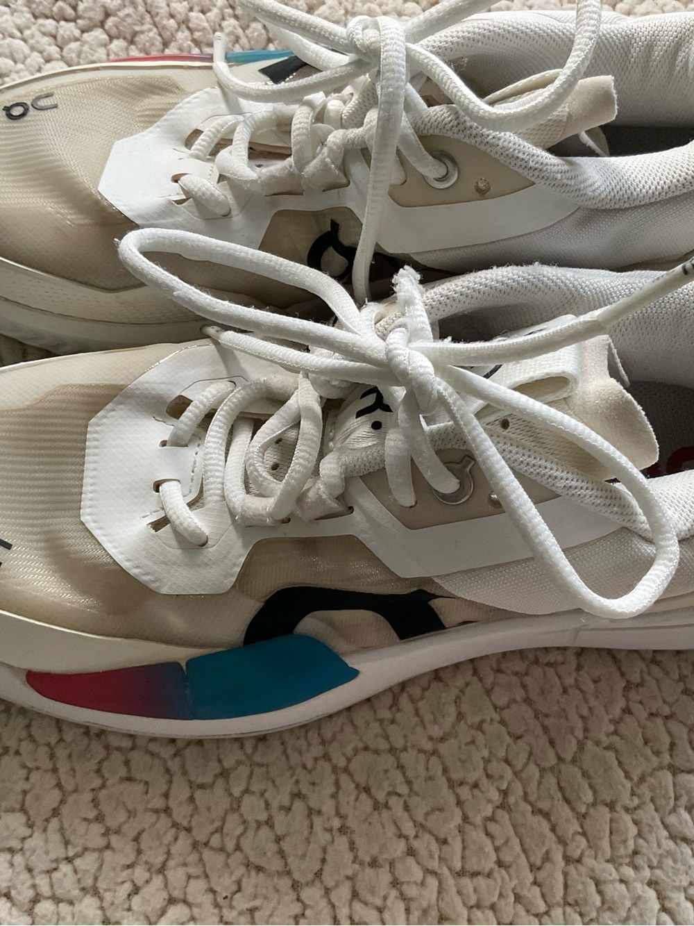 On Running Women’s Tennis/Pickleball Sneakers with Teal and Pink Accents sz 8